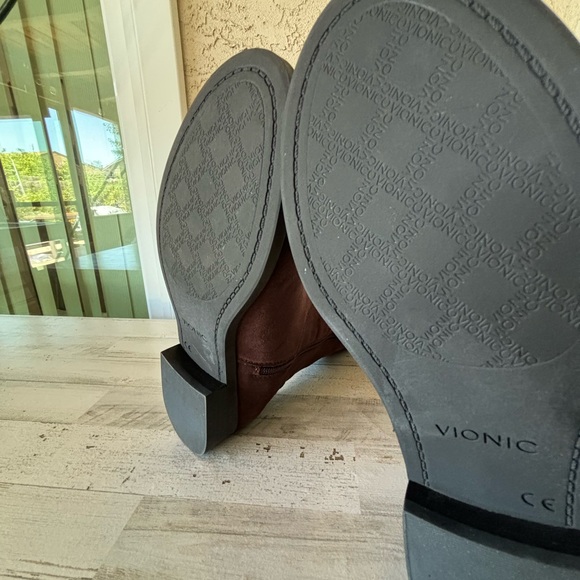 Vionic Boots - Picture 4 of 4